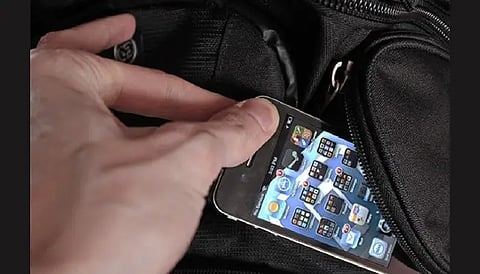 पोलीस ठाण्यातून मोबाईलचोर तरुणीचे पलायन