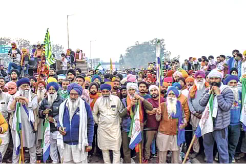 केंद्रीय मंत्र्यांच्या शेतकरी नेत्यांसोबत वाटाघाटी सुरूच; हरयाणामधील इंटरनेट बंद,नोएडात संचारबंदी