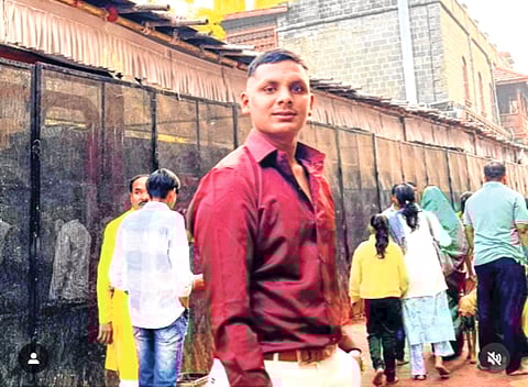 दुचाकी दुभाजकाला धडकल्याने तरुणाचा मृत्यू