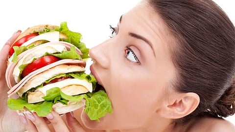 जेवण करुनही परत परत भूक लागतेय? पाहा काय आहेत कारणं