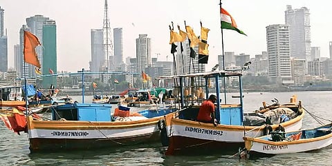 ओएनजीसी कंपनीकडून अवैध सर्वेक्षण; बोटी जप्त करून फौजदारी गुन्हे दाखल करण्याची मच्छीमारांची मागणी