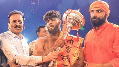 जामनेरच्या दंगलीत शेखच 'सिकंदर', नमो कुस्ती महाकुंभात उसळला चाहत्यांचा जनसागर
