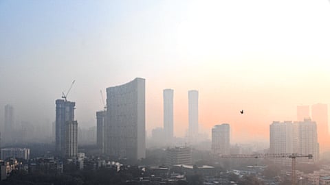 BMC आयुक्त आणि MPCB सचिव 'हाजिर हो'! HC चा आदेश; हवा प्रदूषण रोखण्यात अपयशी ठरल्याचे म्हणत पालिकेला फटकारले