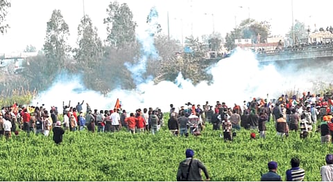 घाईत कायदा नाही, शेतकऱ्यांनी चर्चा करावी! केंद्र सरकारचा आंदोलकांना सल्ला