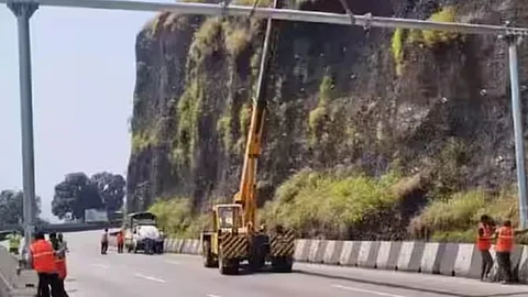 मुंबई-पुणे द्रूतगती मार्गावर आज वाहतूक ब्लॉक, 'या' वेळेत वाहतूक पूर्णतः बंद