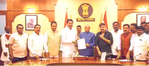 राज्य सरकार बरखास्त करा! मविआ नेत्यांची मागणी: शिष्टमंडळाने घेतली राज्यपालांची भेट