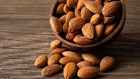 जास्त बदाम खाणे शरीरासाठी ठरू शकते हानिकारक