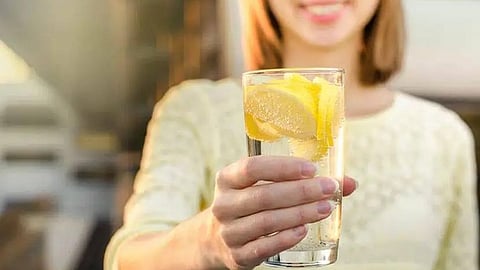 शरीरातील वाढत्या उष्णतेचा त्रास होतोय? 'हे' उपाय  नक्की करून पाहा