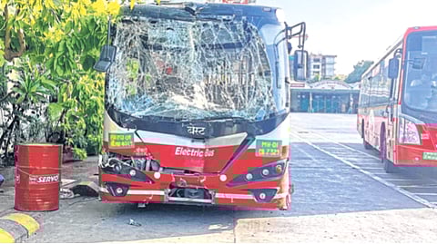 मुंबईकरांची दुसरी लाइफलाईन ठरतेय जीवघेणी!