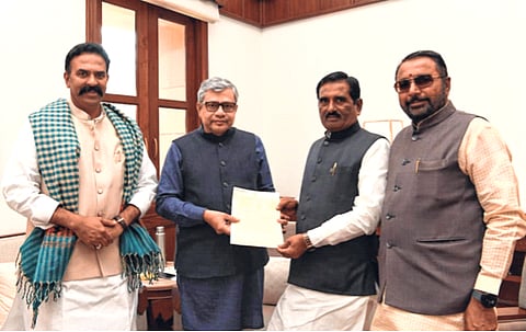 नांदेडमधील प्रलंबित रेल्वे मार्गाच्या अंतिम सर्व्हेक्षणास मंजुरी, मंजूर करून घेण्यासाठी केंद्रात सतत प्रयत्न केले असल्याची माहिती खा. चिखलीकर यांची माहिती