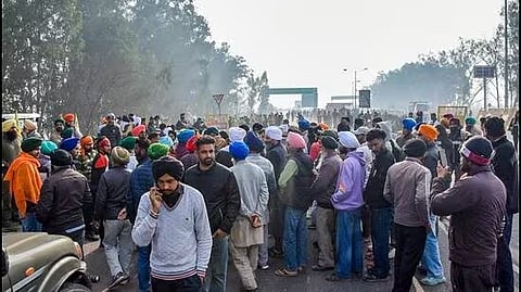 शेतकरी आंदोलन 2.0 : पोलिसांकडून अश्रुधुराचा मारा; लाल किल्ल्यासह अनेक मेट्रो स्थानकांना टाळं; आंदोलन चिघळण्याची भीती