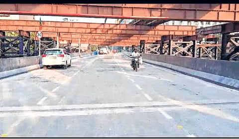 दीड वर्षानंतर गोखले पूल खुला! पश्चिम उपनगरातील वाहनचालकांना दिलासा; पालकमंत्र्यांच्या उपस्थितीत उद्घाटन