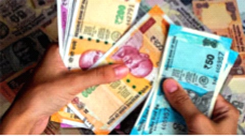तिमाहीत वित्तीय तूट वार्षिक उद्दिष्टाच्या ५५ टक्क्यांवर