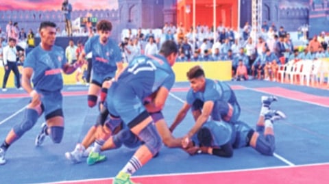 महाराष्ट्र, रेल्वे, चंदीगड, राजस्थान उपांत्यपूर्व फेरीत; राष्ट्रीय पुरुष कबड्डी स्पर्धेत यजमानांच्या विजयात अस्लम इनामदार चमकला