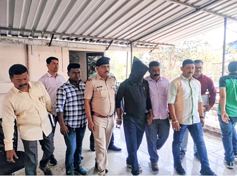 घरफोड्या करणारा सराईत चोर ३६ तासांत पोलिसांच्या जाळ्यात ; १२ घरफोडीचे गुन्हे उघडकीस, १२ लाखांचा मुद्देमाल हस्तगत