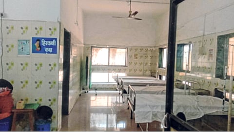 कोप्रोली प्राथमिक आरोग्य केंद्रात डॉक्टरअभावी रुग्णांची गैरसोय; स्थानिकांचे हाल