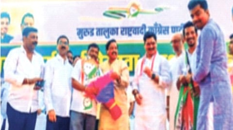 रायगड जिल्ह्यात शेकापला धक्का! बदलत्या भूमिकेमुळे बहुसंख्य कार्यकर्ते राष्ट्रवादी काँग्रेसमध्ये