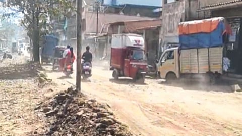 दिल्लीत धुळीचे वादळ,दोघांचा मृत्यू, २३ जण जखमी