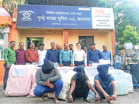 कल्याण-डोंबिवली: गुटखा बनविणाऱ्या मशिनसह सुमारे ८ लाखांचा गुटखा जप्त