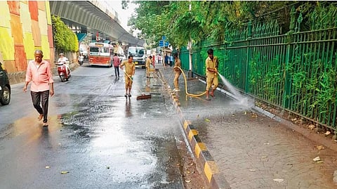 मुंबईच्या स्वच्छतेकडे कंत्राटदारांची पाठ; निविदा प्रक्रियेला तिसऱ्यांदा मुदतवाढ