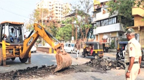गतिरोधक हटवल्याने अपघातात वाढ; आयआरसीच्या नियमानुसार गतिरोधक बसवणार कधी?