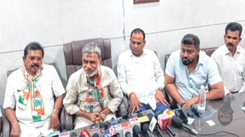 भिवंडी लोकसभा क्षेत्रातील जागा वाटपाच्या
तिढ्यामुळे काँग्रेसमधून नाराजी