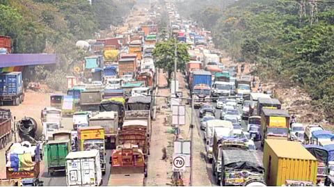 वाहनांच्या गर्दीत हरवले ठाणे! २०२३ मध्ये ठाण्यात साडेपाच लाख वाहन खरेदींची नोंद