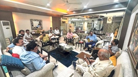 नागपुरात गडकरींविरोधात बळकट उमेदवार देणार? काँग्रेसचे बडे नेते एकवटले, हालचाली वेगात