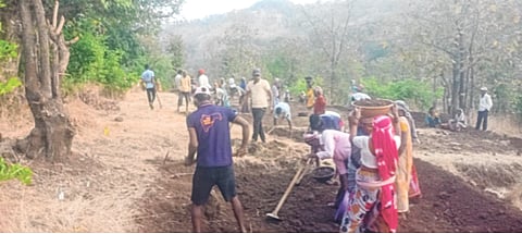 पालघर : मजुरांच्या आनंदावर विरजण; रोहयो मजुरांची ३५ कोटींची मजुरी रखडली