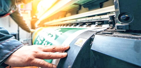 फलक प्रिंट करणाऱ्या ८६२ प्रिंटर्सवर एफआयआर; अवैध होर्डिंग्ज, बॅनर, पोस्टर्स छापणारे रडारवर