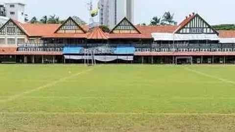 सरकारी अधिकाऱ्यांना डच्चू; राज्य सरकारचा झटका