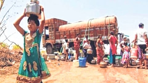 पेणवासीय पाणीटंचाईमुळे त्रस्त; गावांसाठी २ कोटी १५ लाखांचा आराखडा, १० टँकर्सची मागणी