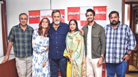 ज्येष्ठ नागरिकांवर भाष्य करणारा ‘जुनं फर्निचर’, चित्रपटाची टीम ‘नवशक्ति’च्या भेटीला