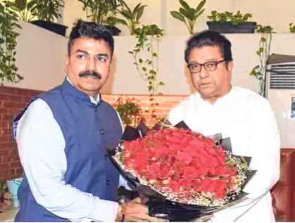 महायुतीचे उमेदवार राहुल शेवाळे यांनी घेतली राज ठाकरेंची भेट