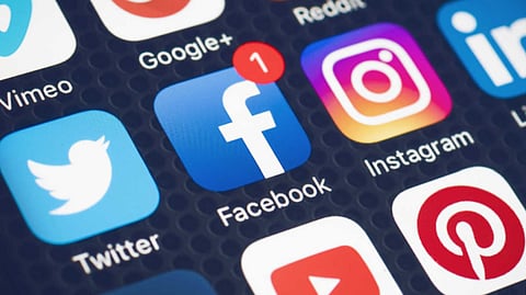 समाज माध्यमांचा गैरवापर करणाऱ्या ४ जणांना नोटीस