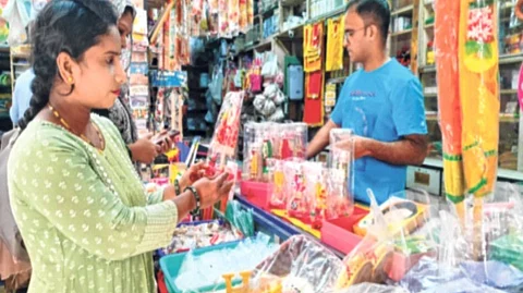 उरण बाजारात मिनी गुढ्या दाखल