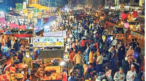 रोजा इफ्तारीसाठी कळवा, मुंब्रा-भिवंडी सज्ज; विविध खाद्यपदार्थ, सुकामेवा खरेदीसाठी बाजारात गर्दी