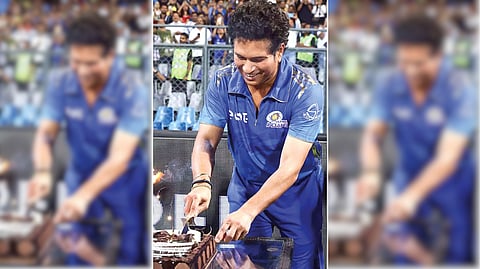 क्रिकेटच्या देवाचा वाढदिवस