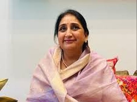 निवडणुकीत नात्याचे राजकारण चुकीचे: सुनेत्रा पवार यांचे स्पष्टीकरण