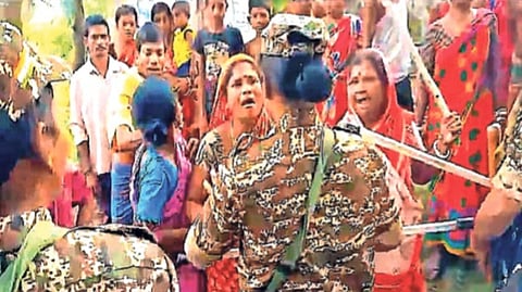 ‘एनआयए’ पथकावर हल्ला; प. बंगालमध्ये दगडफेक, अधिकारी जखमी