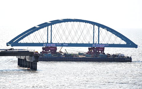 मरीन ड्राईव्ह ते वांद्रे-वरळी सी-लिंक प्रवास १२ मिनिटांत; २००० मेट्रिक टन वजनाचे गर्डर आज बसवणार; वाचा सविस्तर