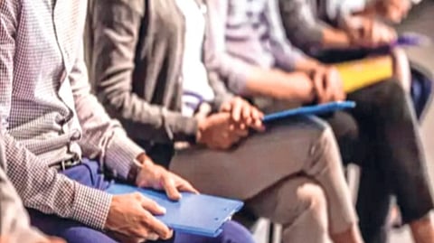 मीडिया आणि मनोरंजन उद्योगात फ्रेशर्स भरतीत ३ टक्के घसरण : अहवाल