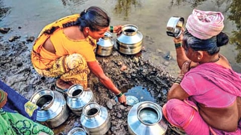 पेणला पाणीटंचाईची झळ; तालुक्यात ५८ वाड्या, ६ गावांची पिण्याच्या पाण्यासाठी धडपड