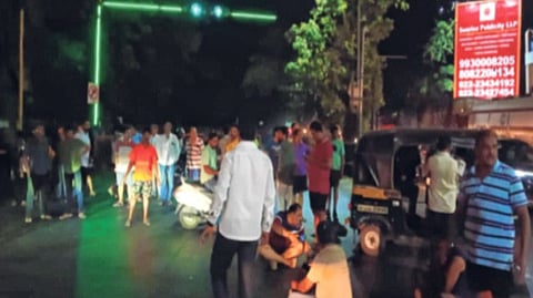 ऐन उकाड्यात ठाणे, नवी मुंबईकरांची बत्तीगुल; ऐरोलीत रास्ता रोको आंदोलन