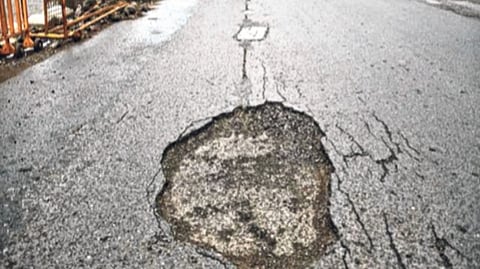 पालिकेचे अभियंते खड्डे शोधणार! पावसाळ्यापूर्वी सिमेंट काँक्रीटचे रस्ते पूर्ण करा, अन्यथा कंत्राटदार जबाबदार; पालिका आयुक्तांचे आदेश