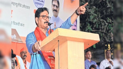 माझ्याकडे दोनच पर्याय, तुरुंग किंवा पक्ष बदलणे! शिंदे गटाचे उमेदवार रवींद्र वायकरांच्या गौप्यस्फोटाने खळबळ