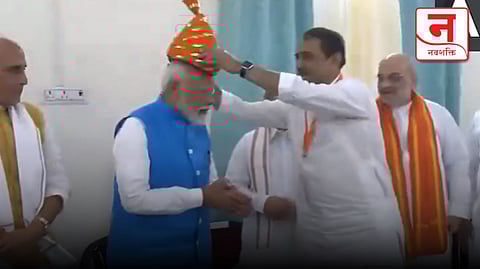 "प्रफुल्ल पटेल लाज बाळगा..."; मोदींच्या डोक्यात जिरेटोप घातल्यावरून शरद पवार गटाच्या नेत्याने सुनावले खडेबोल