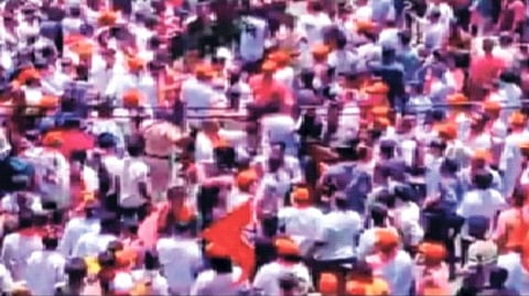 ठाण्यात महायुतीच्या रॅलीत राडा; दोन टोळ्यांमध्ये
झालेल्या राड्यामुळे काही काळ तणाव