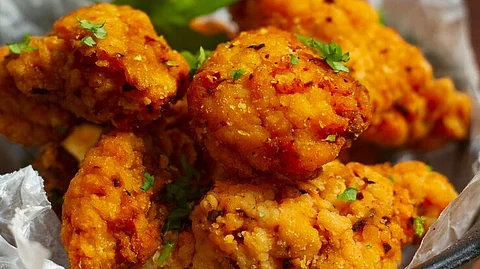Monsoon Recipe: तांदूळ आणि बटाट्यापासून १० मिनिटांत बनवा टेस्टी पकोडे, पावसाची मज्जा होईल द्विगुणित!