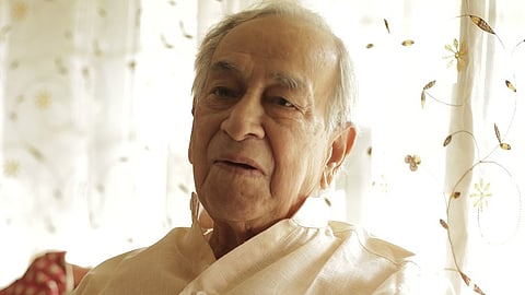 मोफत शिक्षणाचे ध्यासपर्व